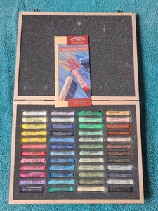 Winsor & Newton Artists' Soft Pastel Set x 48, in a wooden presentation box - Picture 1 of 5