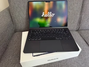 MacBook Air M2 13.6" 8Gb RAM 256Gb SDD - 100% Battery Capacity, Charge Cycle: 87 - Picture 1 of 10