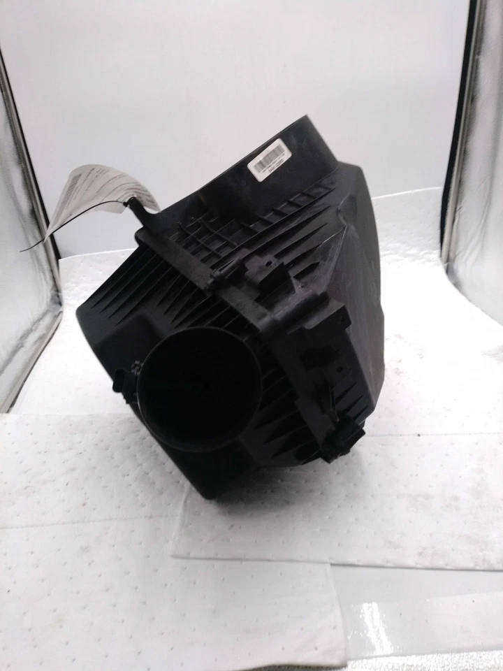 Conjunto de filtro de aire usado se adapta a: camioneta Chevrolet Silverado 1500 2019 grado A Foto 1 de 4