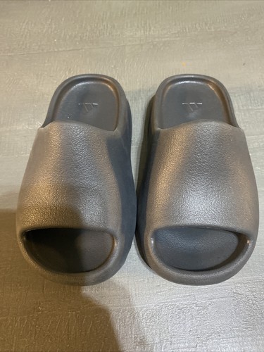 Yeezy scivolo per bambini nero taglia 10 K