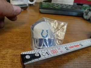 Indianapolis Colts MINI KUNSTSTOFFKAPPE MÜTZE 2" LANG - Bild 1 von 3