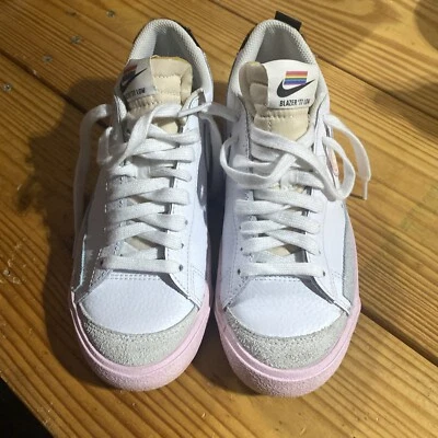 Nike Blazer Low '77 Be True Rainbow Gay LGBTQ Pride Pink White DD3034-100 Sz 5 - Photo 1/4