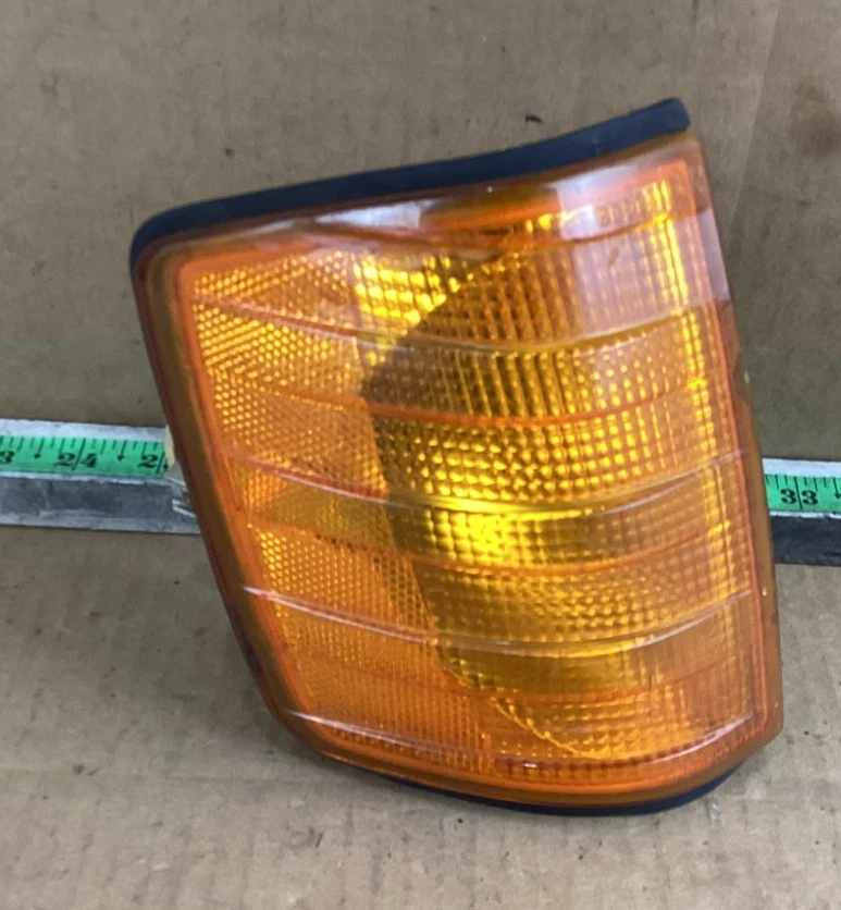 1984-1993 Mercedes-Benz 190E luz de seta dianteira direita 1305232914 fabricante de equipamento original - Imagem 1 de 4