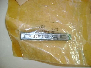 "NUEVO DE LOTE ANTIGUO MOPAR DODGE 71-2 DART:72-4 CARGADOR; 78-80 MAGNUM ""DODGE"" PLACA DE IDENTIFICACIÓN MALETERO NUEVO EN CAJA! - Imagen 1 de 2