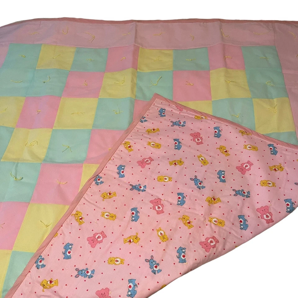 Edredón de bebé vintage hecho a mano con respaldo de oso de cuidado 45” X 45” rosa amarillo menta Foto 1 de 4