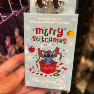 Pins Disney 2025 - Juego de caja misteriosa Merry Stitchmas sellado (2 prendedores) auténtico  - Imagen 1 de 2