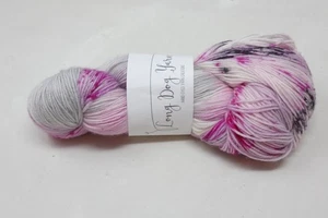 Long Dog Yarn Variegated Yarn 75% SW Merino Wool 25% Nylon 436 Yds Snow Bunny - Picture 1 of 7