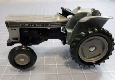 Scale Models White 2-35 Compact Tractor Made In USA 1/25 WH-23579-B3 NOS - Image 1 of 4