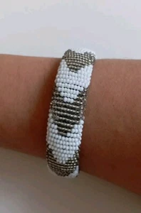 Ethnic Beige & White Seed Beaded Chevron Design Cuff Bangle Bracelet-Width 1.5cm - Picture 1 of 5