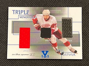 2003-04 Pavel Datsyuk ITG Used Signature Series Triple Memorabilia Gold #TM7 1/1
