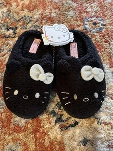 Neu mit Etikett Hello Kitty x Forever 21 schwarze Plateau-Hausschuhe 50. Jubiläum Größe Small - Bild 1 von 10