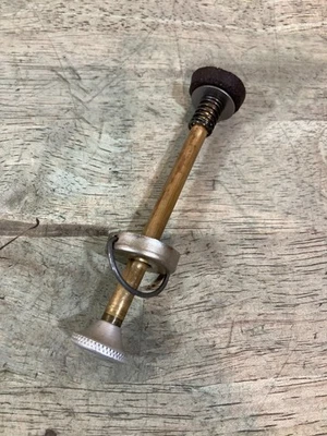 Estufa Coleman 502 - Conjunto de bomba - Decoloración Foto 1 de 4