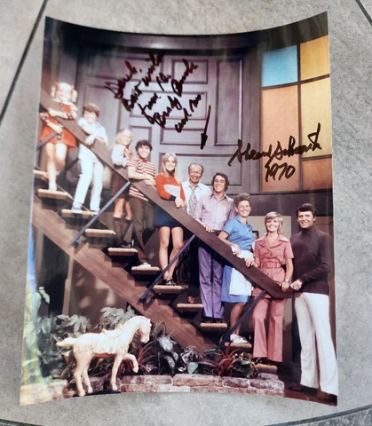 1970 BRADY BUNCH Cast Photo Picture SIGNED / Autographed by SHERWOOD SCHWARTZ Cover