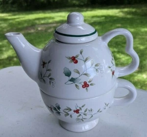 Pfaltzgraff Winterberry Teapot Teacup for 1 with Lid   JUN21 - Picture 1 of 12