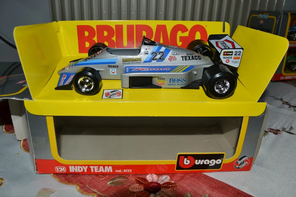 Burago 1/24 INDY TEAM - Immagine 1 di 1
