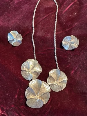 Collar/pendientes de pansey forjado a mano Sterling para tu jardinero especial Foto 1 de 2