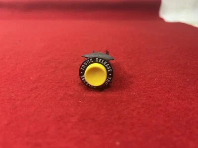 88 89 90 91 Interruptor de guantera maletero Ford Crown Victoria Mercury Grand Marquis Foto 1 de 3