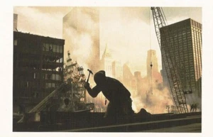 Postcard Eli Reed, Photo "Construction Worker in Wreckage of 9/11 Site" 2001 MNT - Picture 1 of 1