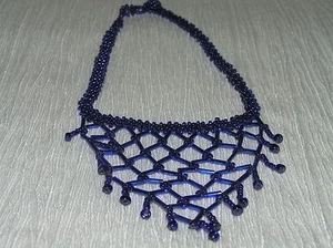 Collar babero Estate azul marino pequeño redondo y con flecos de cuentas de barril - 13 pulgadas en  - Imagen 1 de 3