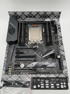 Bundle ASUS ROG Strix X399-E Gaming AMD Ryzen Threadripper 2950X 32GB di RAM - Foto 1 di 8