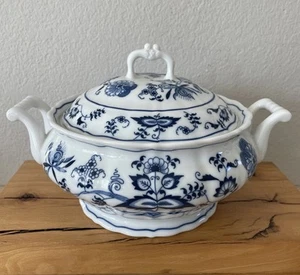 Blue Danube Dish Bowl Vegetable Serving Covered Large Blue Onion Patter Japan - Picture 1 of 16