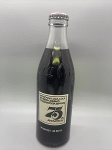 Mondi 1° Bottiglia Coca-Cola Co Chattanooga 1899-1974 75° Anniversario Sigillato Btl - Foto 1 di 4