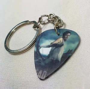 Daryl Dixon The Walking Dead Guitar Pick Keychain - Picture 1 of 2