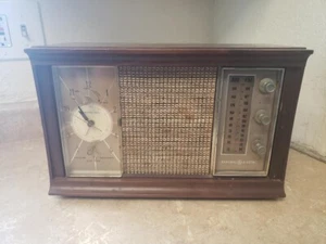 General Electric C-540B Radio/ Alarm Clock AM/FM VINTAGE - Picture 1 of 7