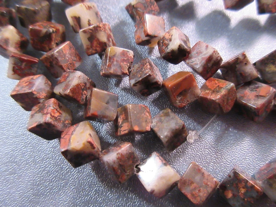 Cubos de jaspe rojo brechado 50 un. Foto 1 de 2