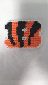 NFL Cincinnati Bengals Magnet oder Ornament Handmade Nadelspitze - Bild 1 von 3