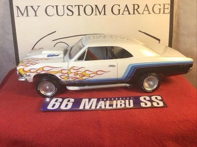 66 Malibu SS, All Pro Built, Revelle escala 1/25, blanco Foto 1 de 4