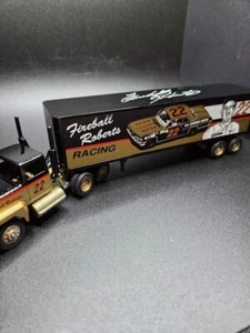 Fireball Roberts #22 1988 Winross Diecast 1:72 Hauler/Transporter - Picture 1 of 7