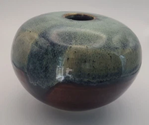 Jarrón de cerámica Studio Art Pottery Ikebana firmado 6x5 azul marrón - Imagen 1 de 6