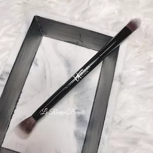 It Cosmetics doubled ended Concealer / Crease blending Brush eyeshadow brush - Picture 1 of 5