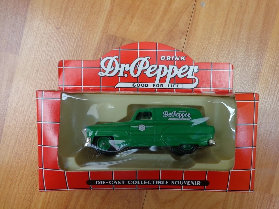 LLEDO DAYS GONE CLASSIC 1953 PONTIAC LATA DE ENTREGA 'DR PEPPER' EN CAJA Foto 1 de 1