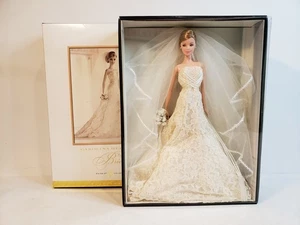 MUÑECA BARBIE RUBIA NOVIA CAROLINA HERRERA 2005 ORO MATTEL B9797 SIN USAR, EN CAJA ORIGINAL - Imagen 1 de 12