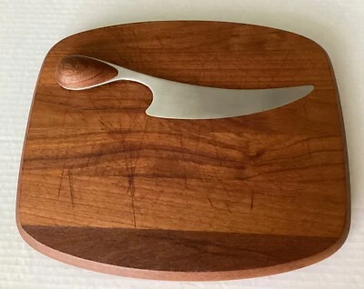 Tabla de cortar y cuchillo de queso vintage de madera de teca Dansk International Dinamarca Foto 1 de 4
