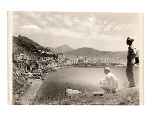 WWII WW2 Original Photo Soldiers Overlooking Waterfront Italy (?) 1940s (READ) - Picture 1 of 4