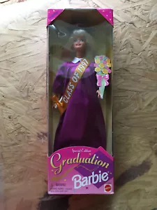 NUOVA Graduation Barbie Class of '97 Special Edition 1996 anni '90 16487 Mattel - Foto 1 di 2