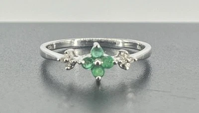 9ct White Gold 0.08ct Emerald & 0.04ct Diamond Cluster Ring, UK Size N 1/2, 1.4g - Image 1 of 4