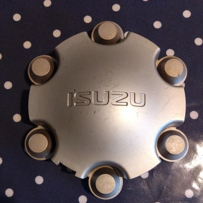 ISUZU D-MAX ALLOY WHEEL CENTRE CAP 17" 2012-2017 8981073183 - Image 1 of 2