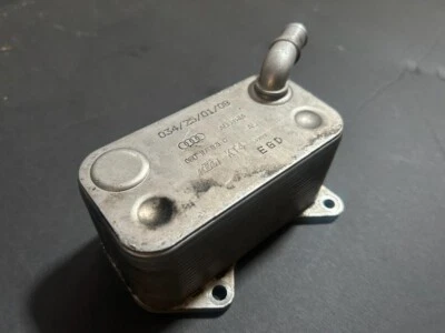 Enfriador de aceite Audi A4 Quattro 2.0 2008 06D117021C Foto 1 de 2