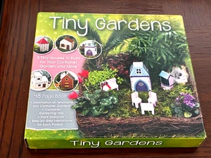 Tiny Gardens - Kit terrario da interno con libro di 48 pagine NUOVO SIGILLATO - Foto 1 di 3