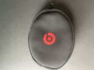 Beats Solo by Dr. Dre Case Kopfhörer schwarz weicher Reißverschluss schwarz & rotes Logo - Bild 1 von 5