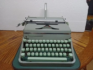 Hermes 2000 Sea Foam Green  Vintage Typewriter Working Case Manual  New Ribbon - Picture 1 of 16