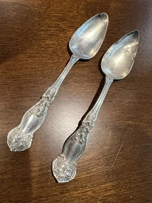 Антикварный лот из 2 посеребренных фруктовых ложек Rogers & Son AA с цветком апельсина 6 дюймов - Изображение 1 из 4