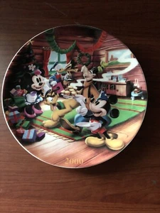 DISNEY STORE 2000 MICKEY MINNIE  COLLECTABLE PLATE  - Picture 1 of 3