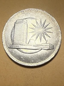 Malaysia One Dollar Unc Crown - Malaysia Parliament building - Date 1971 - Picture 1 of 2