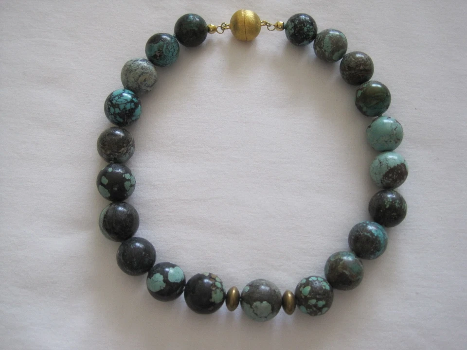 Halskette mit Türkisfarbenen Steinen und vergoldeter Silbermagnetschliesse (925) - Bild 1 von 4