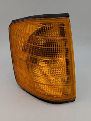 1984 Mercedes 190E lâmpada de seta direita usada pelo fabricante de equipamento original, soquete/retentor de lâmpada - Imagem 1 de 4